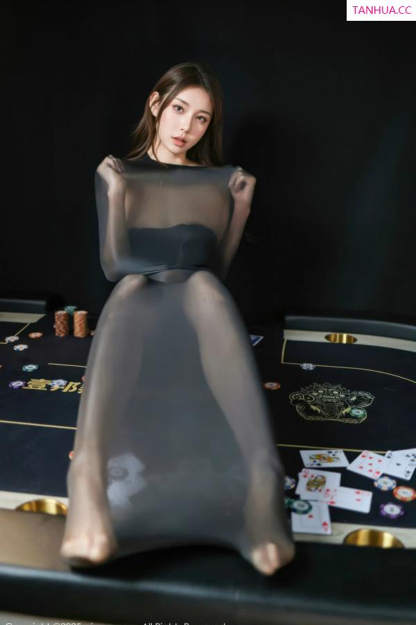   [XiuRen]高清写真图 2025.09.01 No.10713 悦兮 连体黑丝袜第15张图片